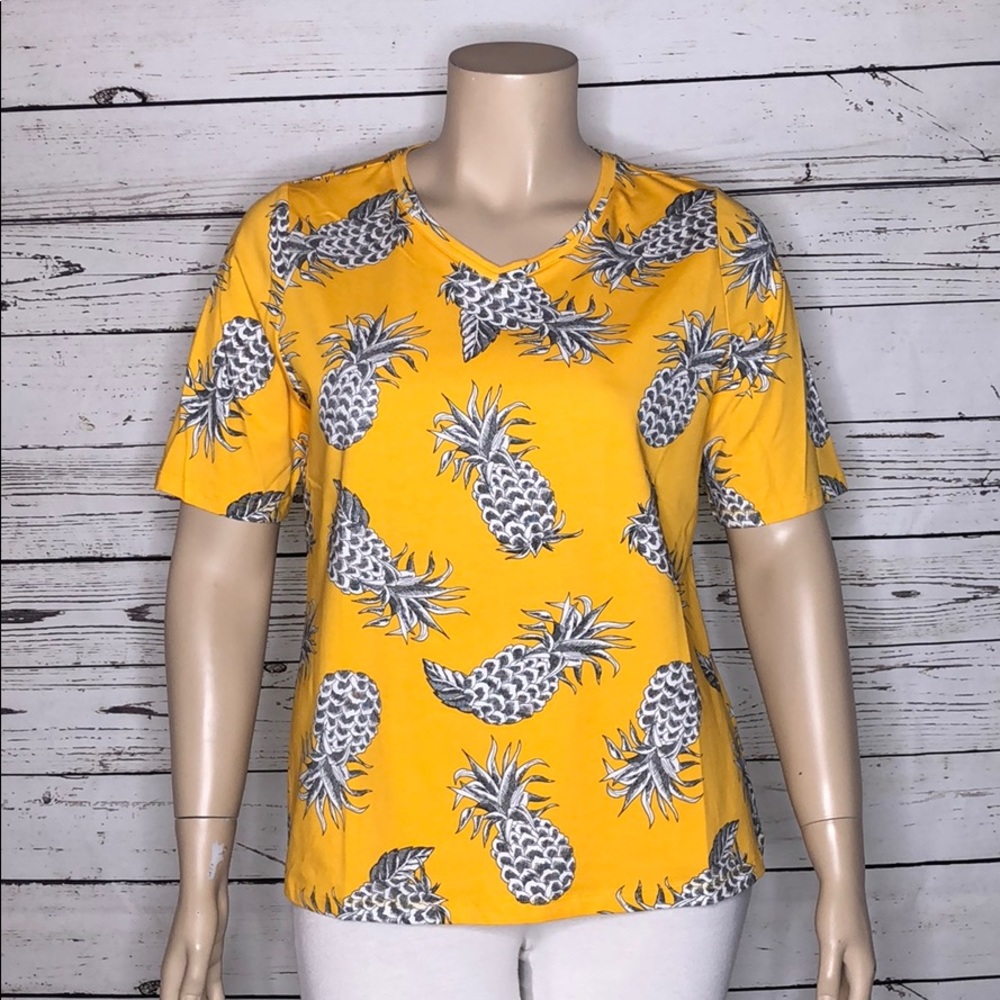 CJ Banks NWT Size X 14W Yellow - Pineapple Novelty Print V-Neck Knit Top Shirt